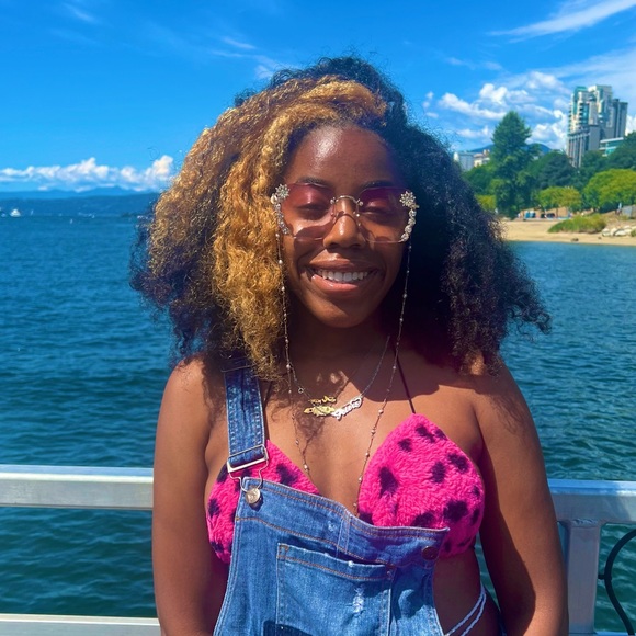 Meet your Posher, Ana - Picture 1 of 1